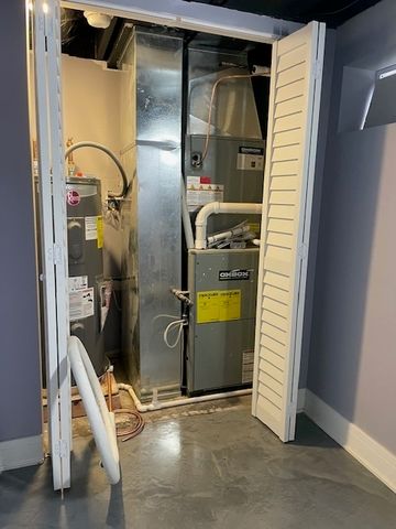 6812 S Saint Lawrence Avenue, Chicago, IL 60637