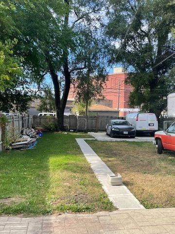 6812 S Saint Lawrence Avenue, Chicago, IL 60637