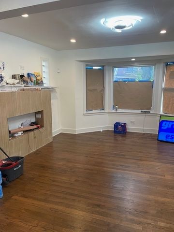 6812 S Saint Lawrence Avenue, Chicago, IL 60637