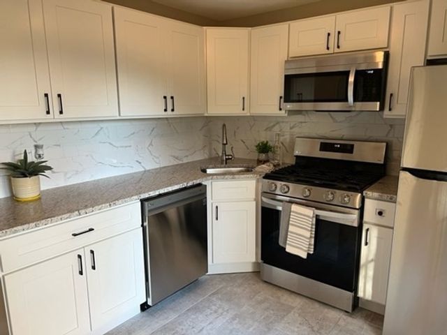 65 Kennedy Drive 65, Chelmsford, MA 01863