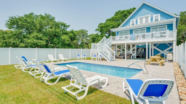 304 2nd Ave. S, North Myrtle Beach, SC 29582