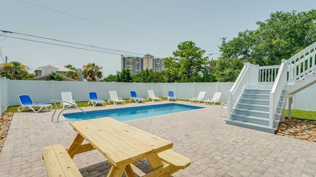 304 2nd Ave. S, North Myrtle Beach, SC 29582