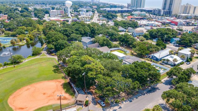 304 2nd Ave. S, North Myrtle Beach, SC 29582