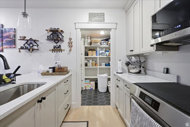 350 N AMBER LN, Layton, UT 84041