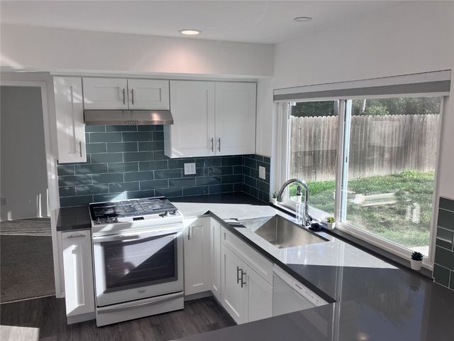 9022 Hyde Park Drive, Huntington Beach, CA 92646