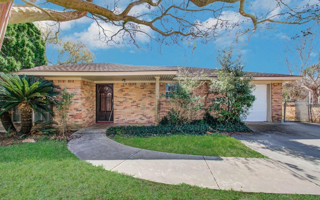 8428 Swiftwater Lane, Houston, TX 77075