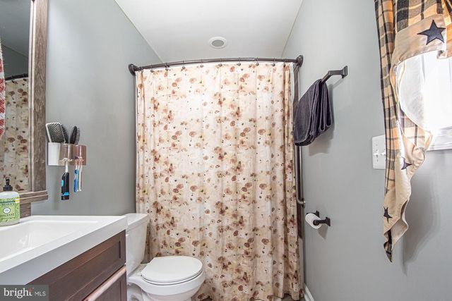 227 MOUNTAIN HEIGHTS RD, Front Royal, VA 22630