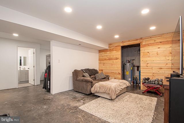 227 MOUNTAIN HEIGHTS RD, Front Royal, VA 22630