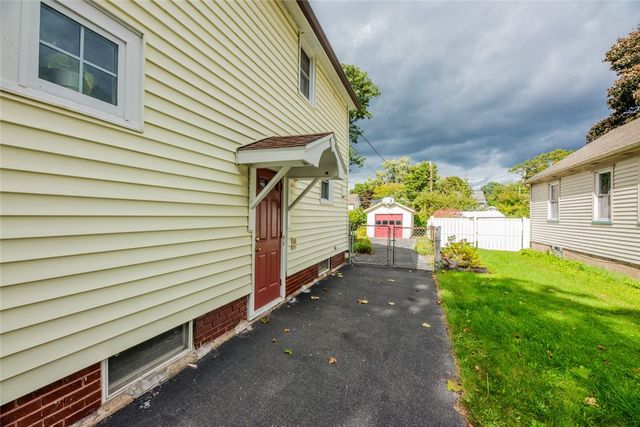 92 Armstrong Avenue, Irondequoit, NY 14617
