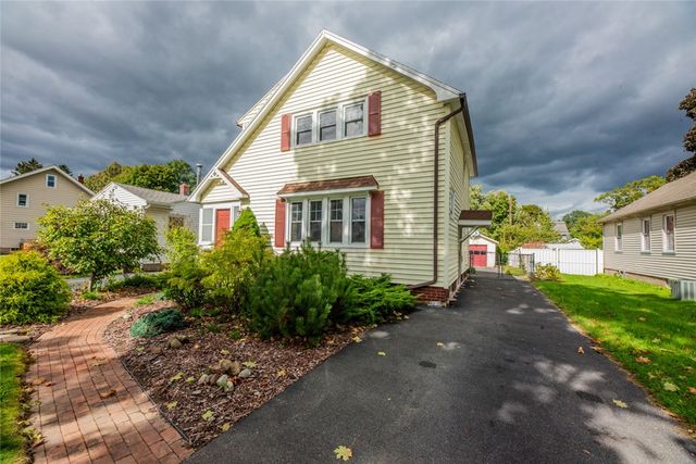 92 Armstrong Avenue, Irondequoit, NY 14617