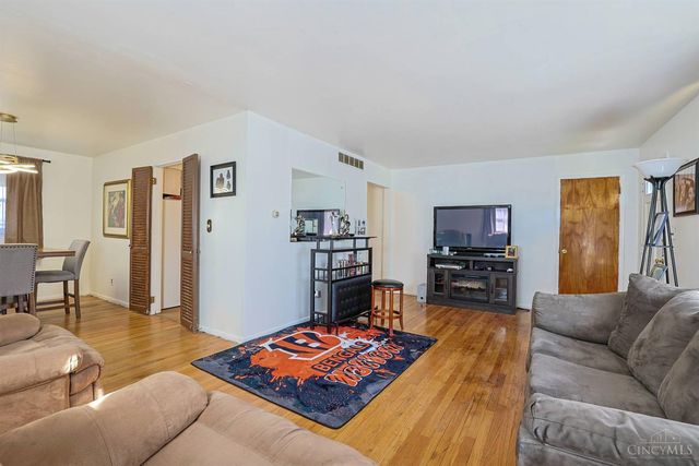 6045 Tahiti Drive, Cincinnati, OH 45224