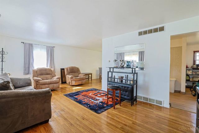 6045 Tahiti Drive, Cincinnati, OH 45224