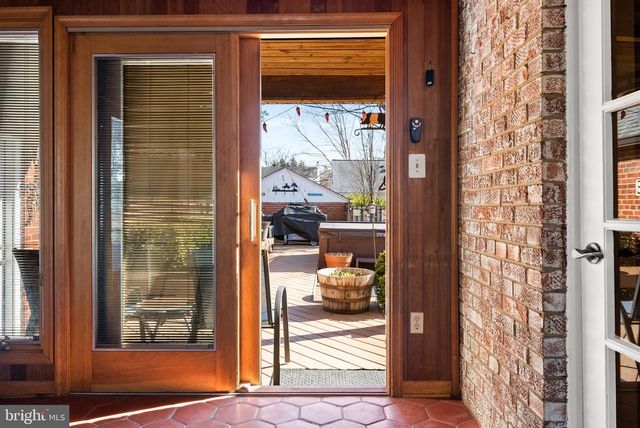 5542 18TH RD N, Arlington, VA 22205