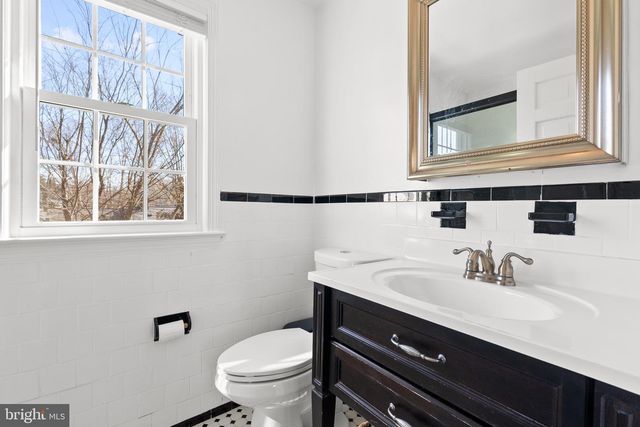 5542 18TH RD N, Arlington, VA 22205