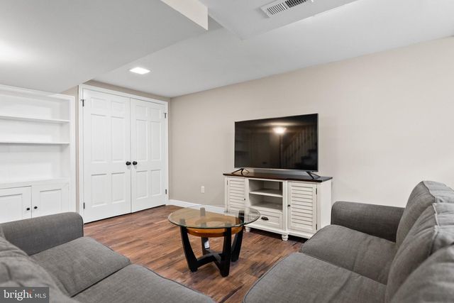 5542 18TH RD N, Arlington, VA 22205