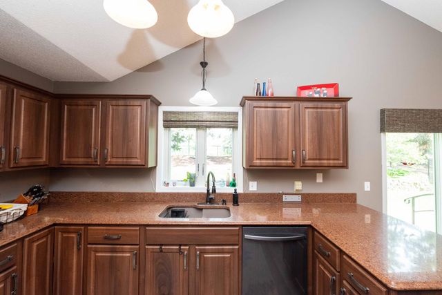 9343 Hillside Trail S, Cottage Grove, MN 55016