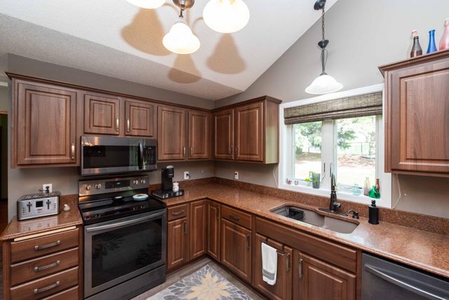 9343 Hillside Trail S, Cottage Grove, MN 55016