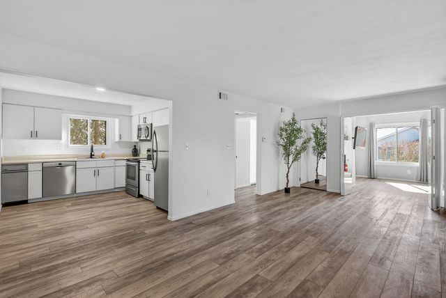 3409 Parkwild Drive 101, Bettendorf, IA 52722