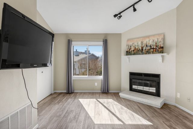 3409 Parkwild Drive 101, Bettendorf, IA 52722