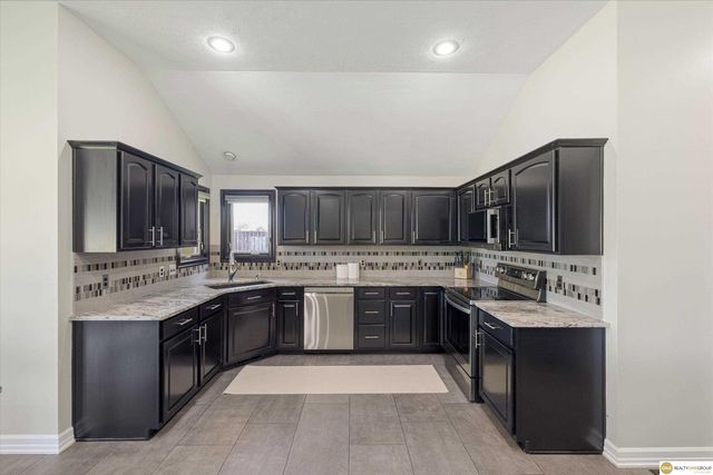 7501 N 155 Terrace, Bennington, NE 68007