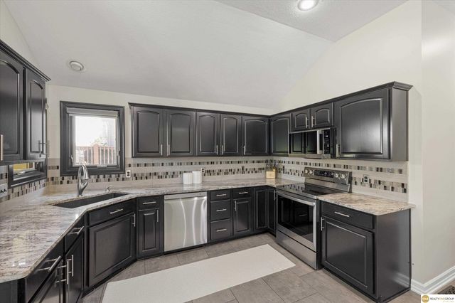 7501 N 155 Terrace, Bennington, NE 68007