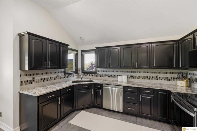7501 N 155 Terrace, Bennington, NE 68007