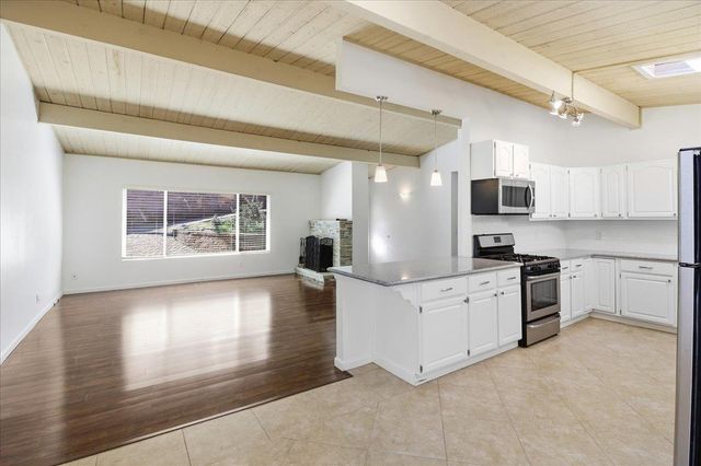 17 Los Encinos Drive, Del Rey Oaks, CA 93940