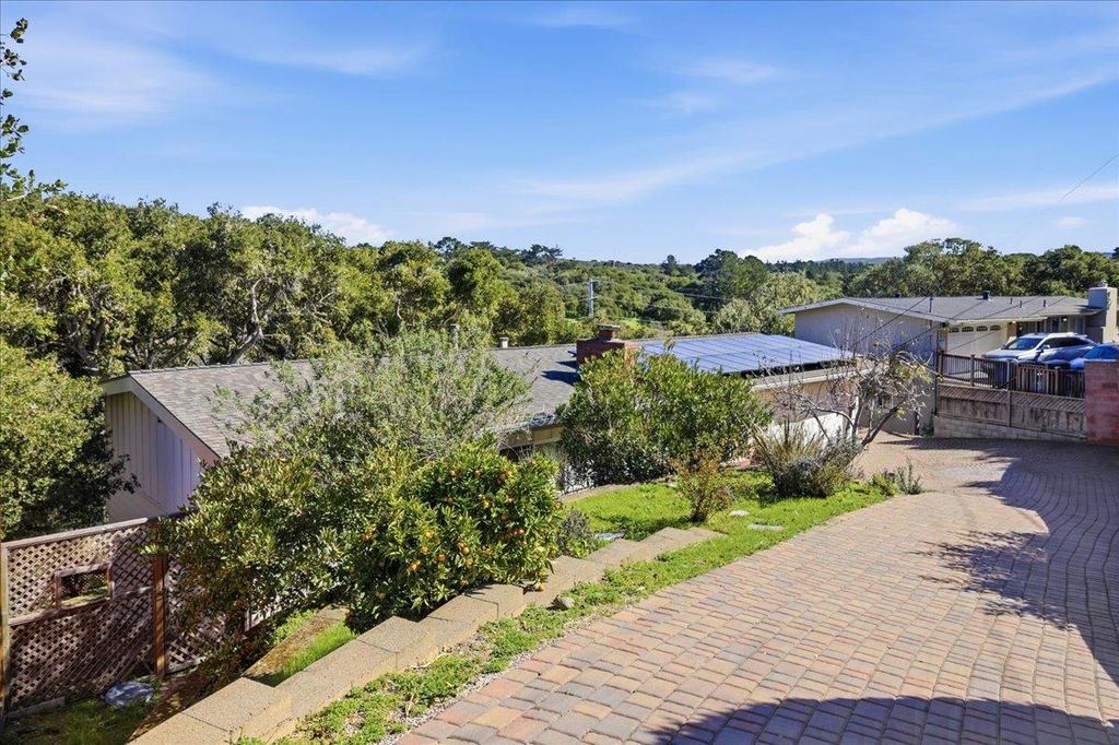 17 Los Encinos Drive, Del Rey Oaks, CA 93940