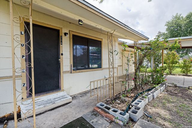 204 3RD ST, Converse, TX 78109