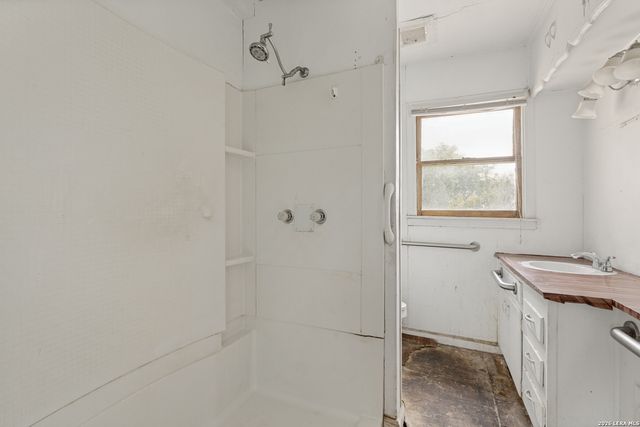 204 3RD ST, Converse, TX 78109