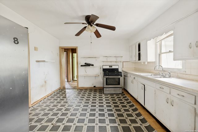 204 3RD ST, Converse, TX 78109