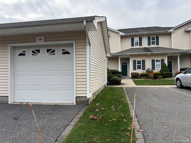 104 Aerie Way, East Quogue, NY 11942