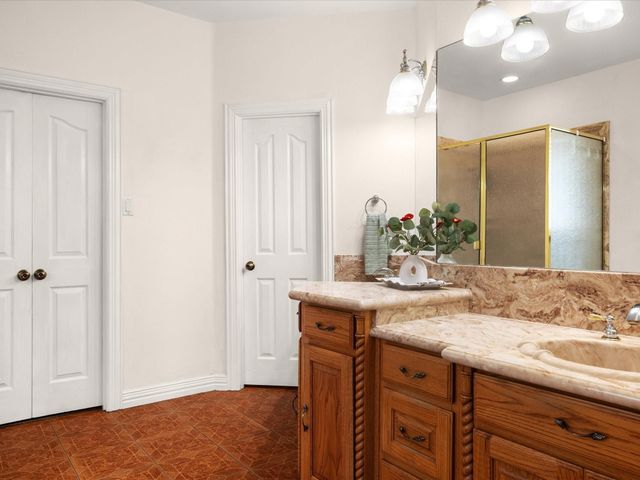 5530 N Interstate Highway 45, Ennis, TX 75119