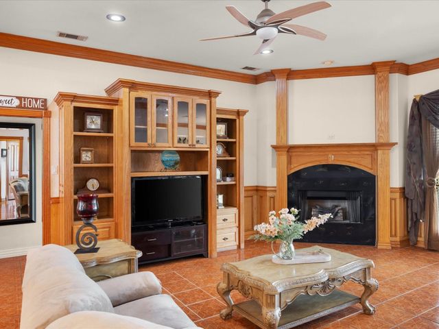 5530 N Interstate Highway 45, Ennis, TX 75119