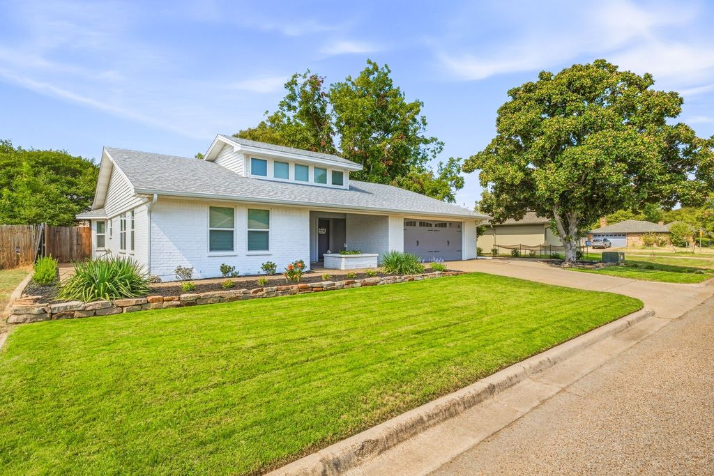 1202 Red Bird Lane, Granbury, TX 76048 — photo 2
