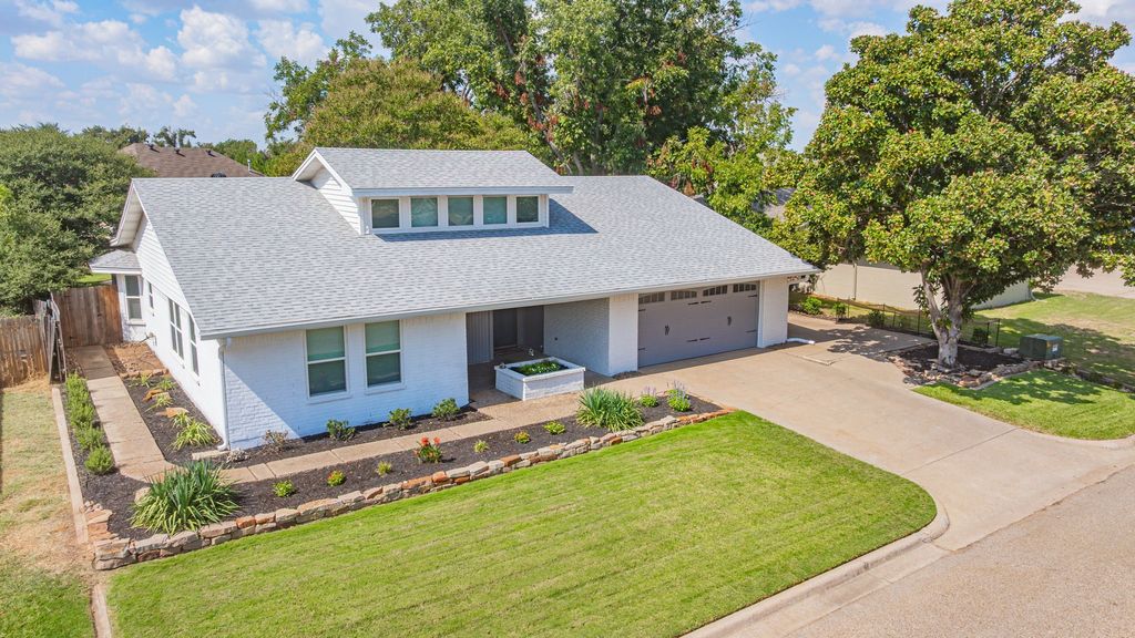 1202 Red Bird Lane, Granbury, TX 76048 — photo 4