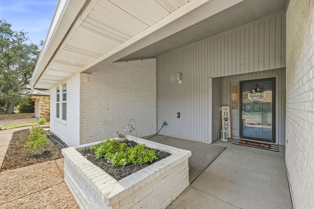 1202 Red Bird Lane, Granbury, TX 76048 — photo 5