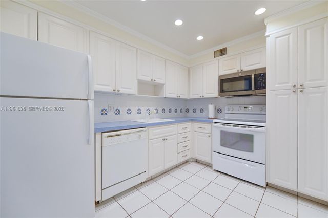 1980 S Ocean Dr 9C, Hallandale Beach, FL 33009