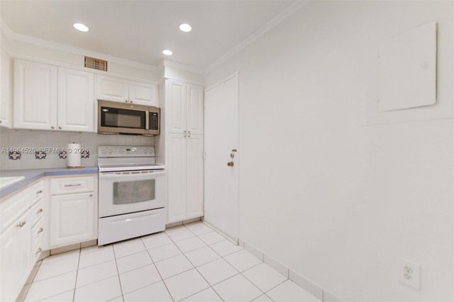 1980 S Ocean Dr 9C, Hallandale Beach, FL 33009