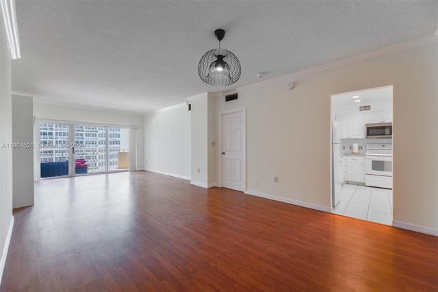 1980 S Ocean Dr 9C, Hallandale Beach, FL 33009