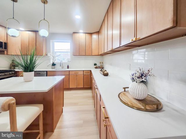 1001 S 60TH ST, Philadelphia, PA 19143