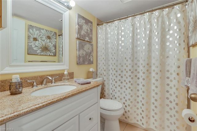 4240 Chantelle DR B103, Naples, FL 34112