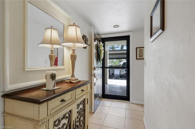 4240 Chantelle DR B103, Naples, FL 34112