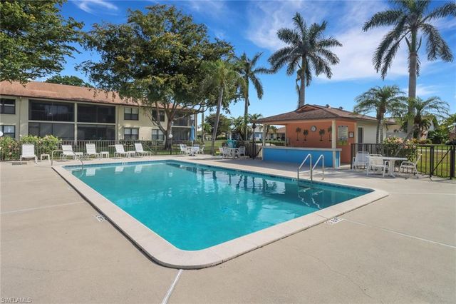 4240 Chantelle DR B103, Naples, FL 34112