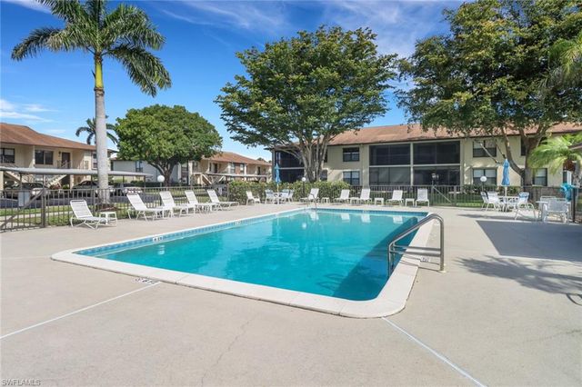 4240 Chantelle DR B103, Naples, FL 34112