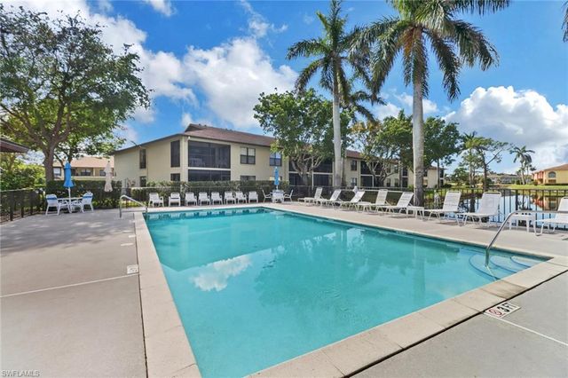 4240 Chantelle DR B103, Naples, FL 34112