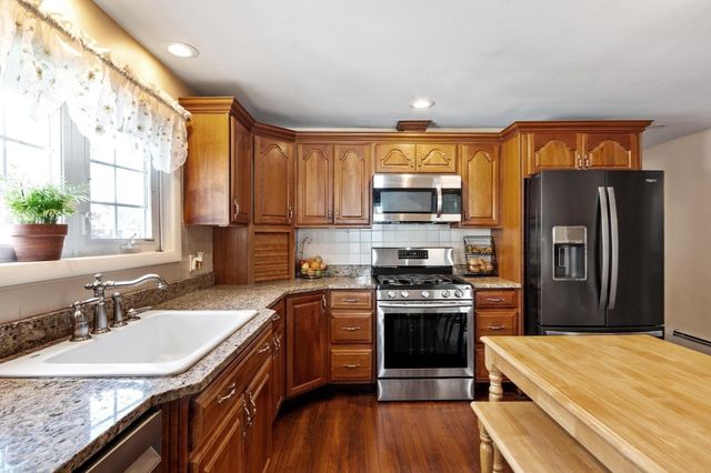 160 Jackson St, Methuen, MA 01844