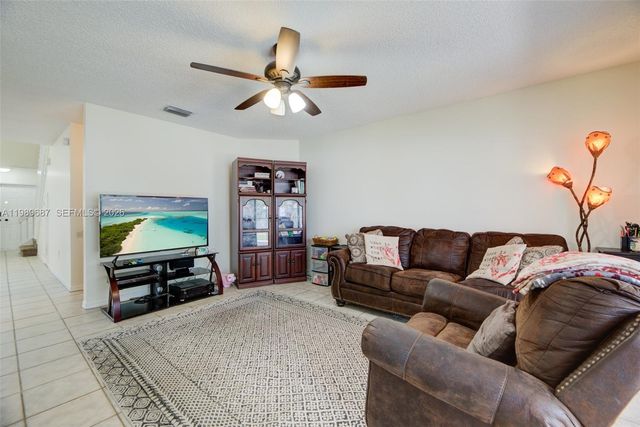 13393 NW 7th St, Plantation, FL 33325