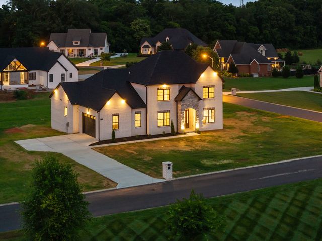 16 Blairmont Ct, Winchester, TN 37398