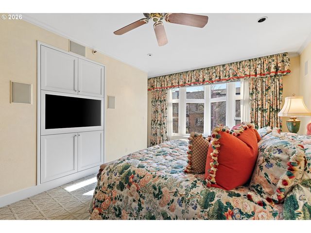 305 S MONTGOMERY St, Portland, OR 97201